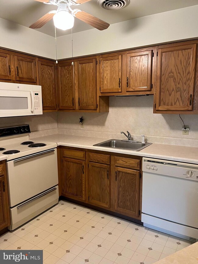 643 Main St unit B-5, Pennsburg, PA 18073 - photo 7