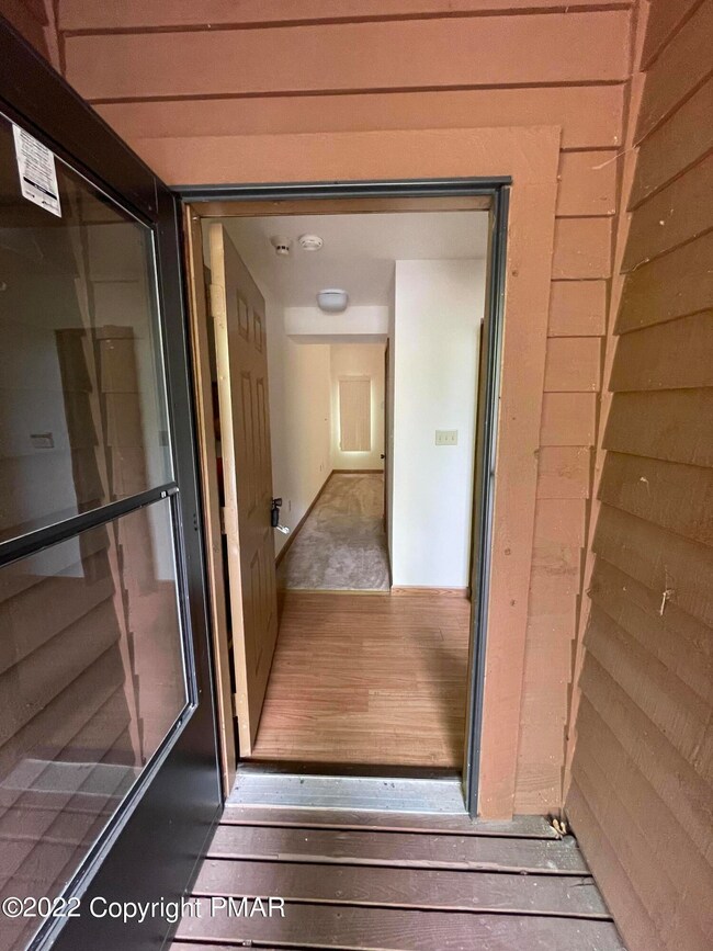 204 Falls Cir, Bushkill, PA 18324 - photo 2