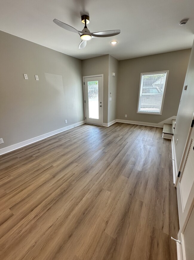 1113 Crossland Ave unit A (Left Side), Clarksville, TN 37040 - photo 3