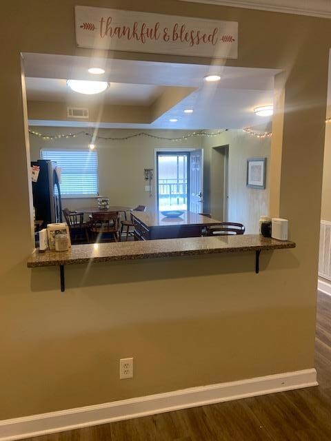 Bar ledge