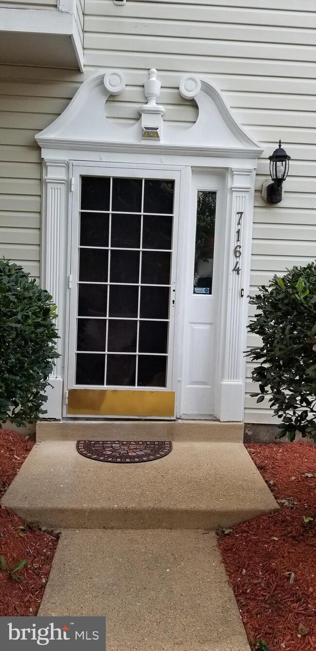7164 Mahogany Dr, Hyattsville, MD 20785 - photo 2