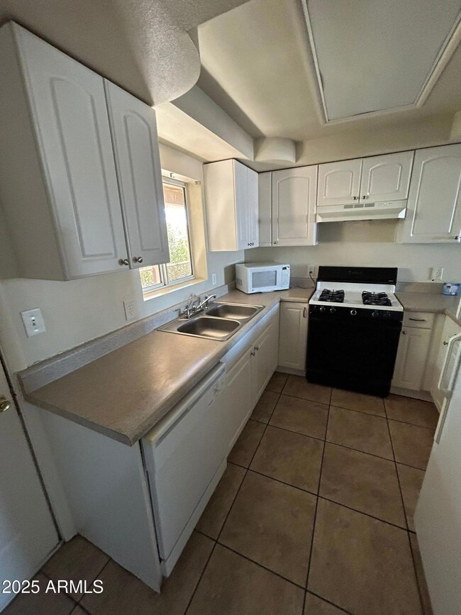 1810 E 8th St unit I, Douglas, AZ 85607 - photo 2