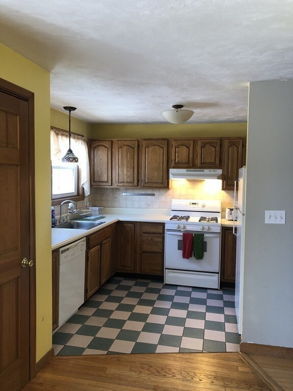 84 10th St unit 7, Lowell, MA 01850 - photo 5