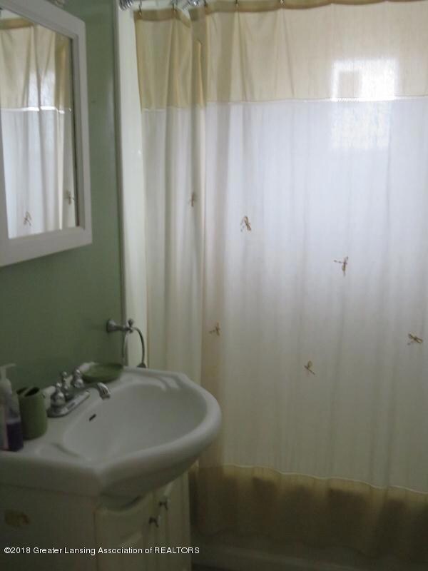 1st Floor Bathroom