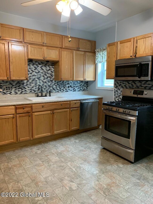 1818_Jerome_Ave_kitchen1