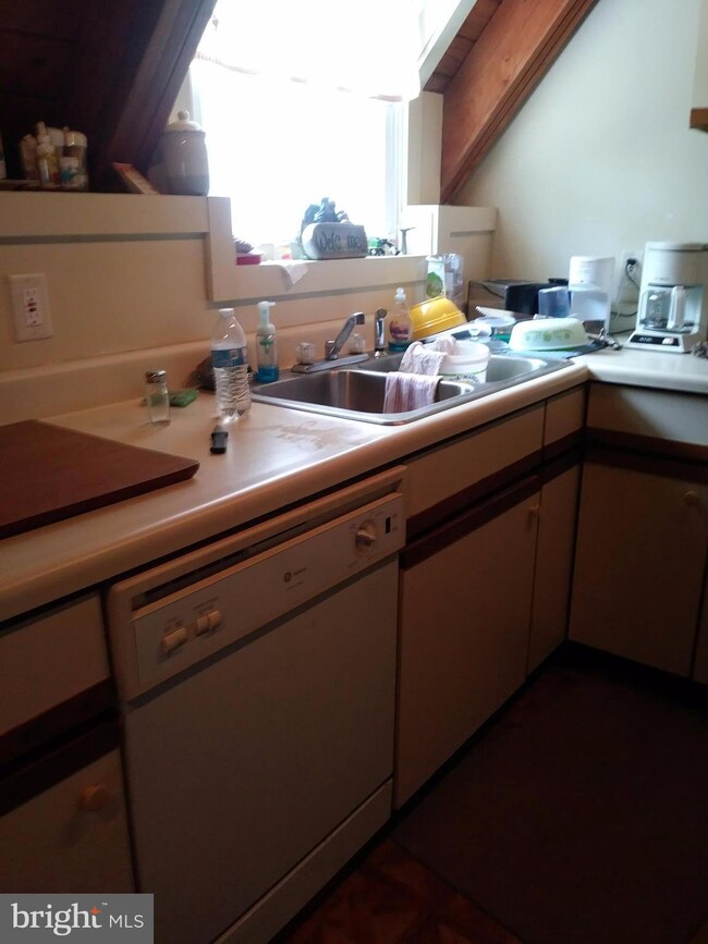 442 Shore Dr, Colonial Beach, VA 22443 - photo 4