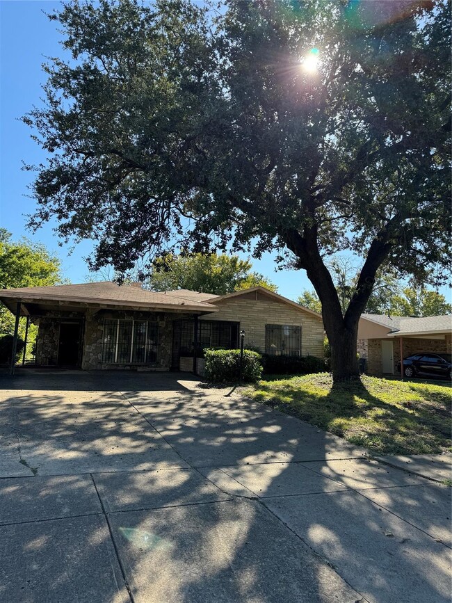 Ranch-style home featuring a carport