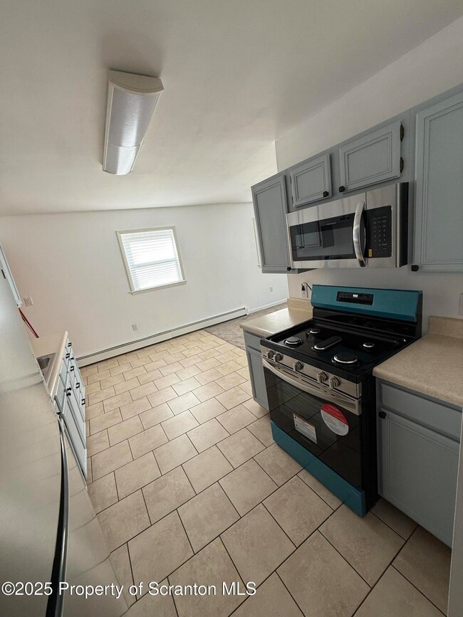 1119 Taylor Ave, Dunmore, PA 18510 - photo 4