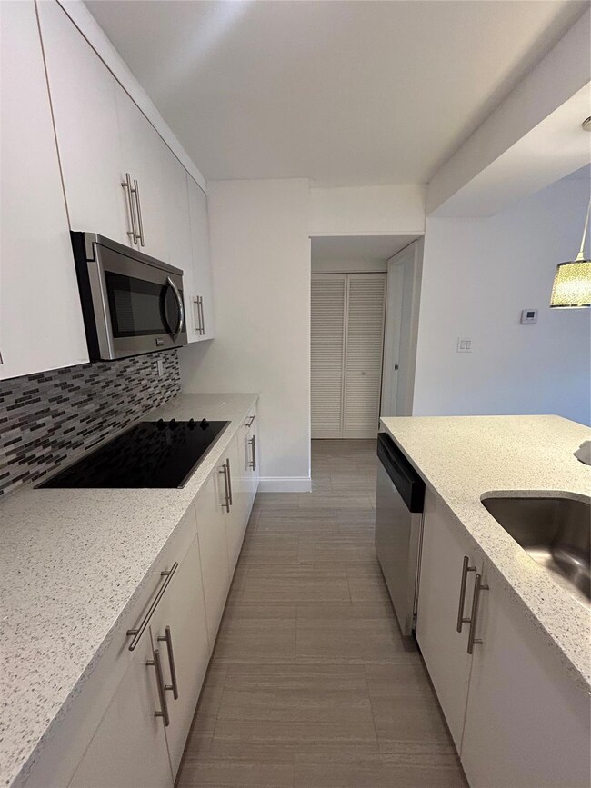 914 NE 15th Ave unit 3, Fort Lauderdale, FL 33304 - photo 2