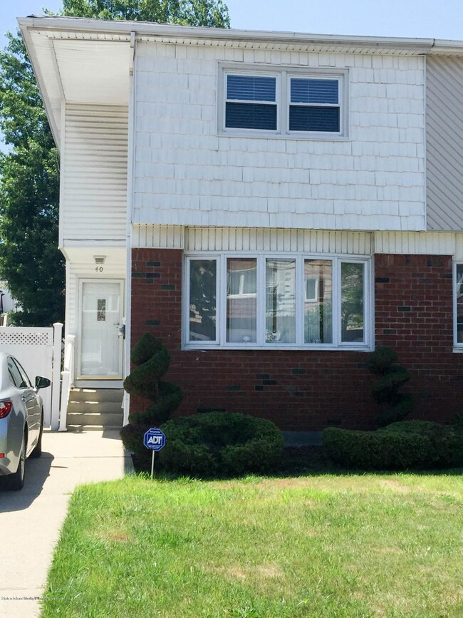 40 Jaffe St, Staten Island, NY 10314 - photo 2