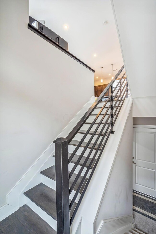 41-web-or-mls-105-aston-row-ln
