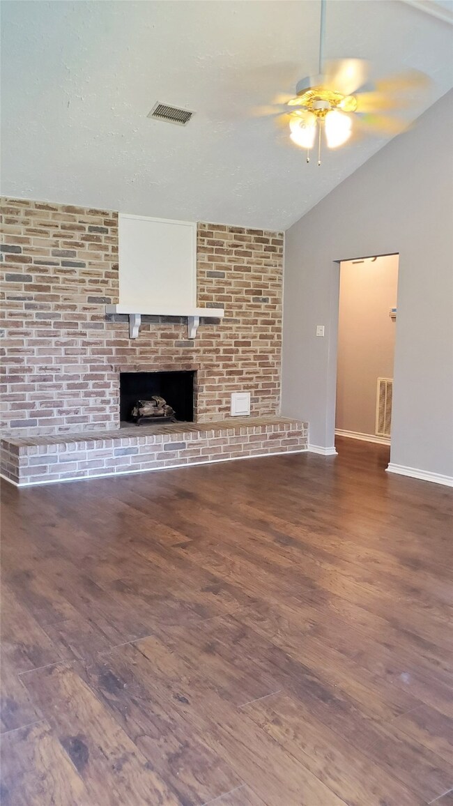 3334 Willow Tree Dr, Houston, TX 77066 - photo 5