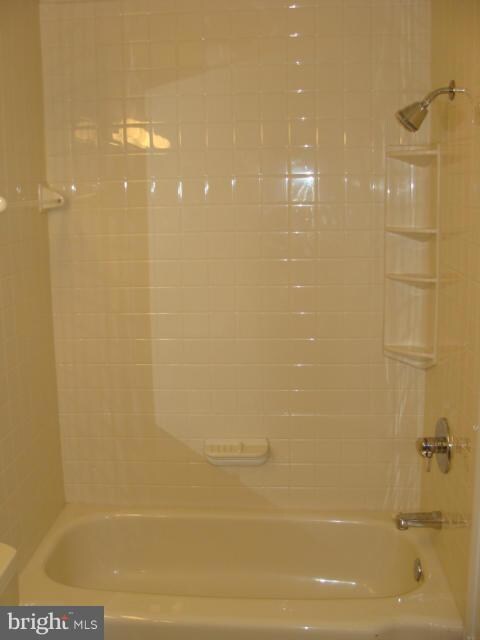 20129 Locustdale Dr, Germantown, MD 20876 - photo 2