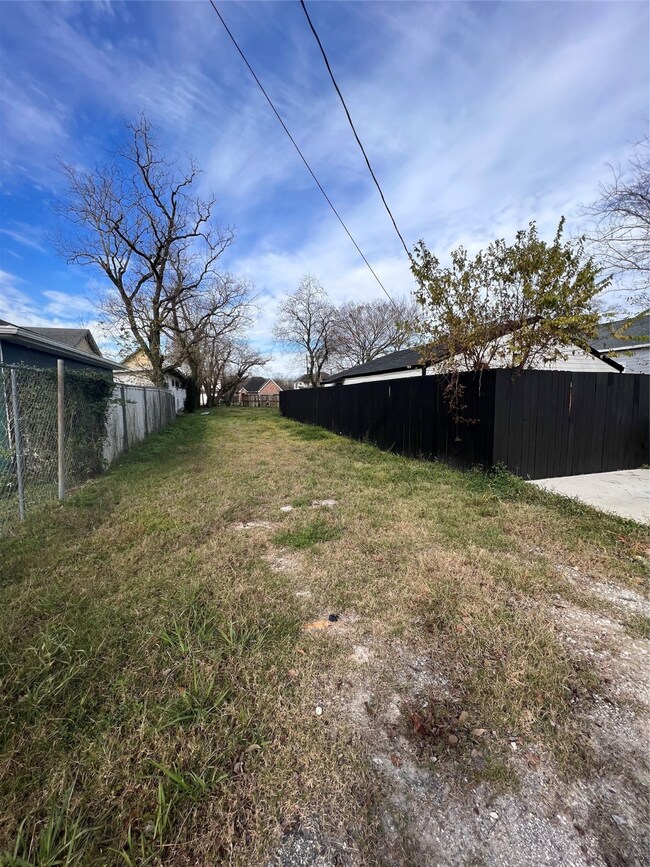 6520 Sidney St, Houston, TX 77021 - photo 5