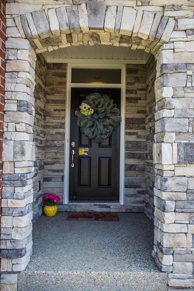 9101 Blue Boulder Ct, Louisville, KY 40291 - photo 3