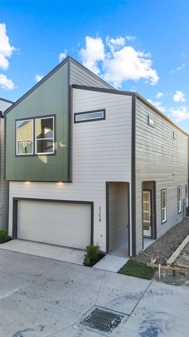 225 Noras Ln unit B, Houston, TX 77022 - photo 3