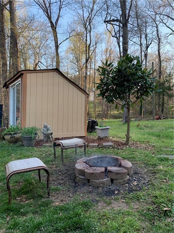 2411 Shelia Dr, Greensboro, NC 27406 - photo 6