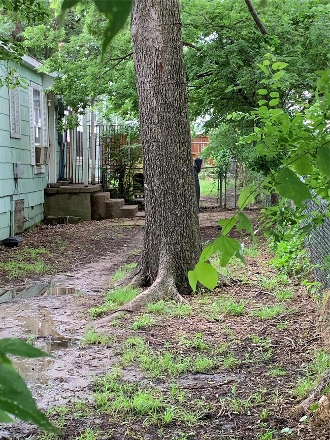 612 N Walnut St, Sherman, TX 75090 - photo 7