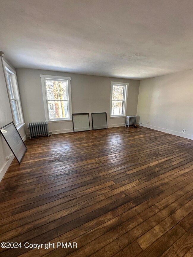 245 Washington St unit 2ND FLR, East Stroudsburg, PA 18301 - photo 6