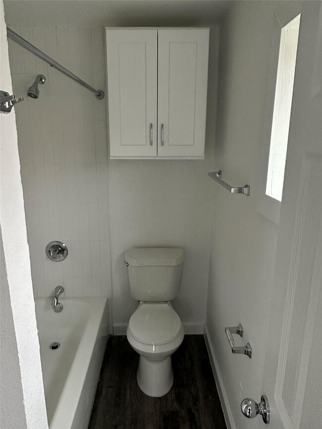 607 1/2 Enid St unit 1A, Houston, TX 77009 - photo 4