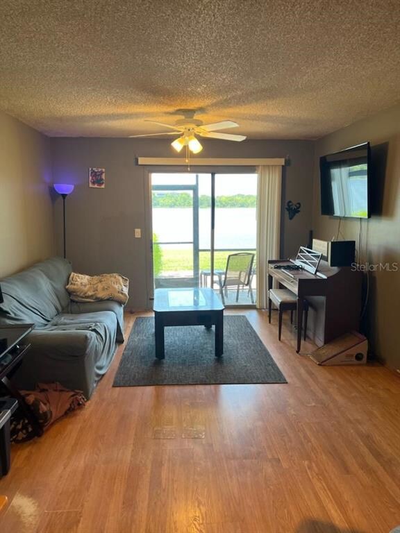 Living area/dining combo
