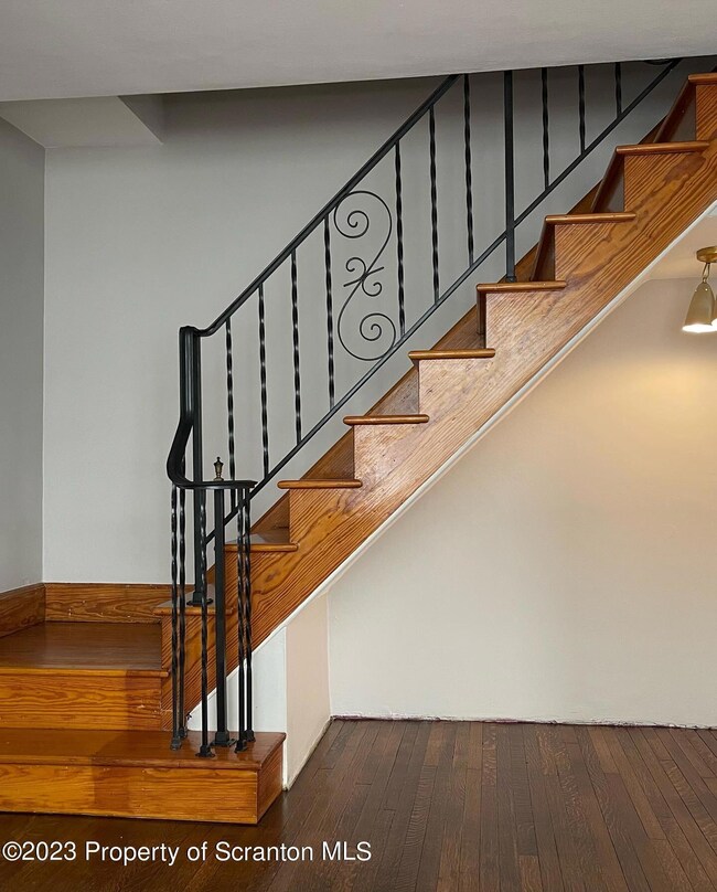 8D770061-43BD-4379-8990-0965F3D7A395