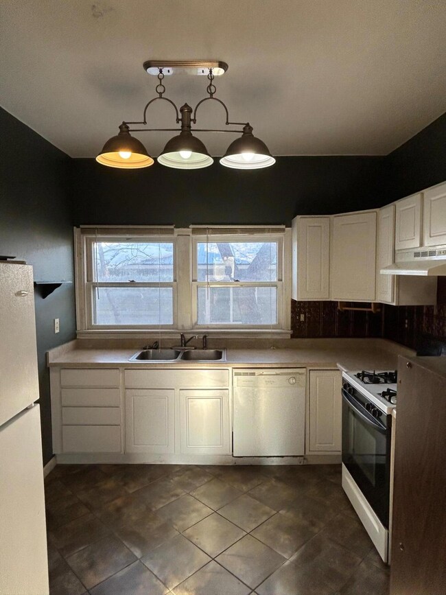 1045 N Gould St, Sheridan, WY 82801 - photo 7