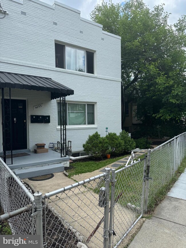 4253 Brooks St NE unit B, Washington, DC 20019 - photo 2