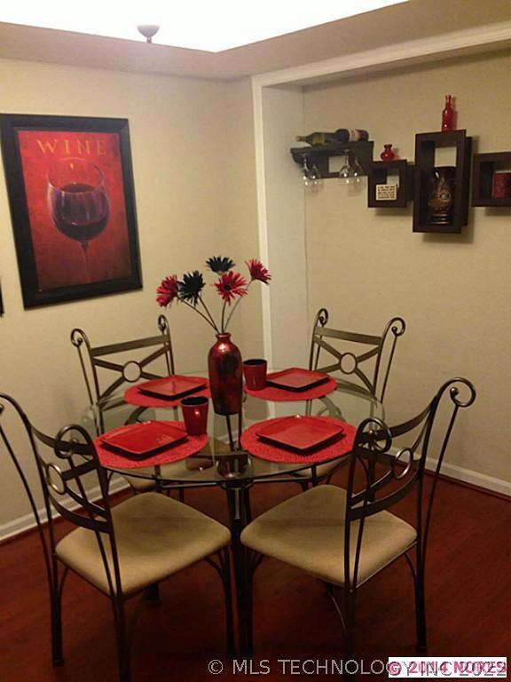 Pottery Barn style perks up this lovely dining are
