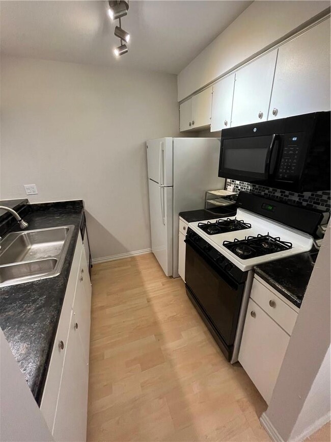 7801 Shoal Creek Blvd unit 244, Austin, TX 78757 - photo 6