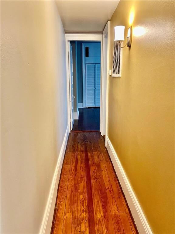 Hall to bathroom and bedroom