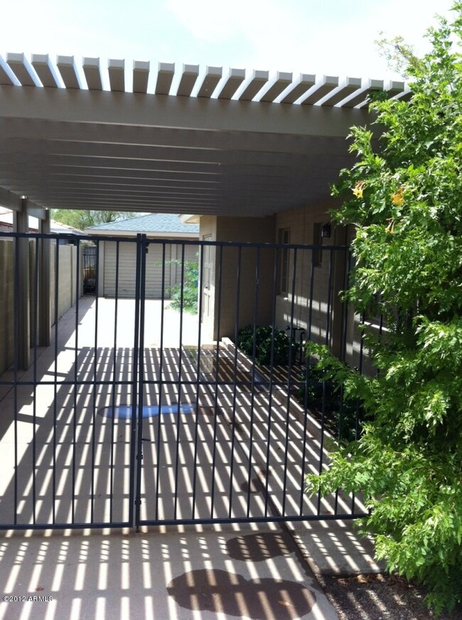 modern pergula carport w/gate+garage