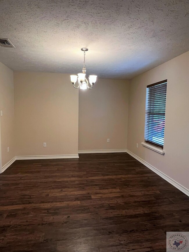 313 Memorial Dr, Wake Village, TX 75501 - photo 4