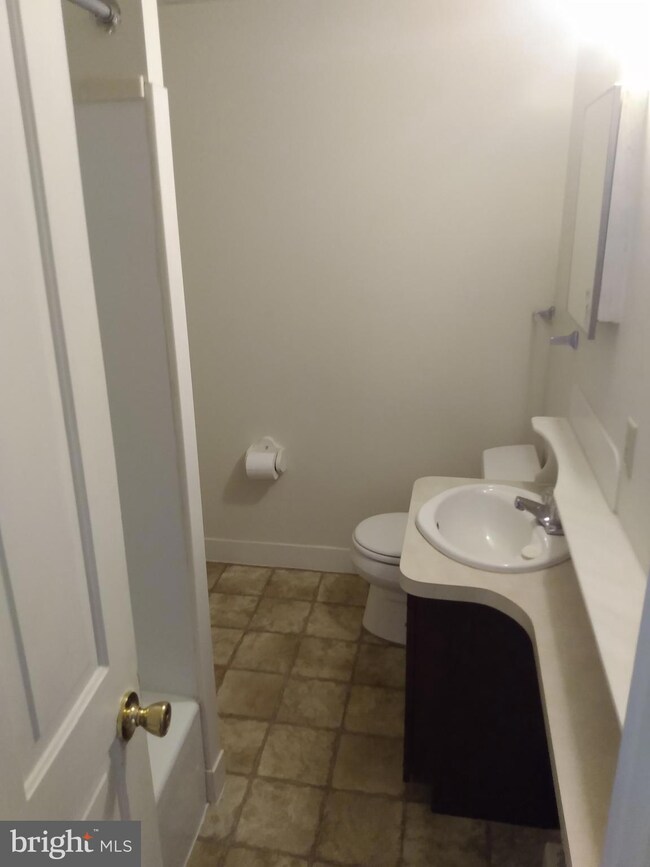 976 W Main St unit 2, New Holland, PA 17557 - photo 5