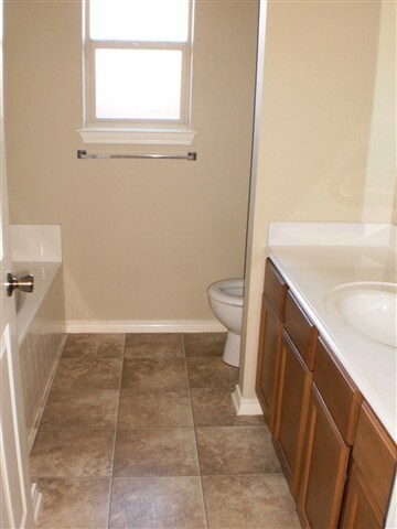 5892 5892 Grace Ave, Tyler, TX 75703 - photo 4