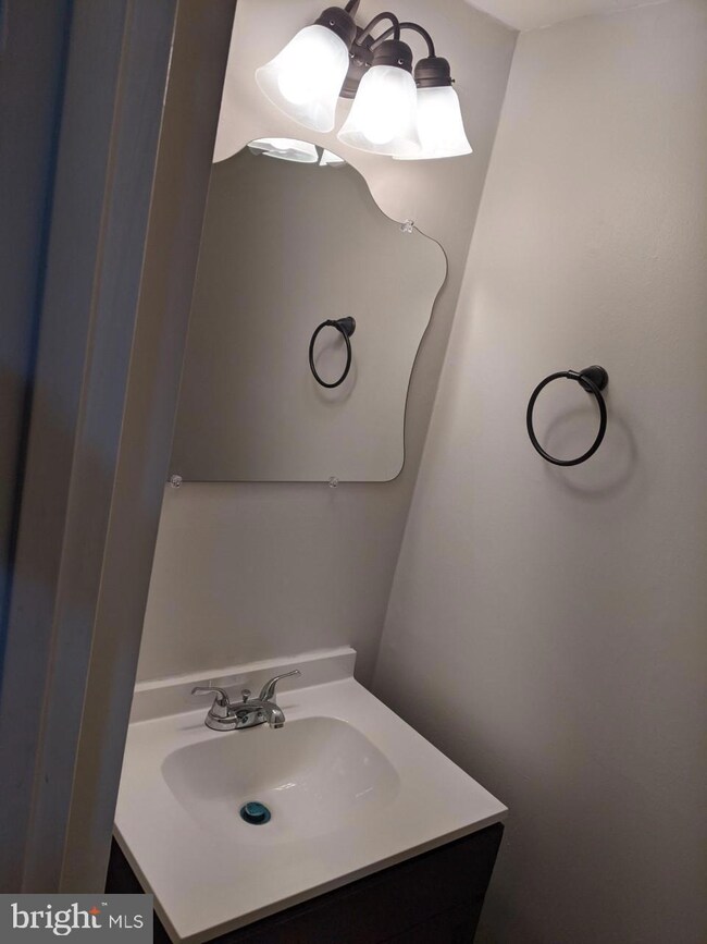 8 Donovan Ct, North Wales, PA 19454 - photo 5