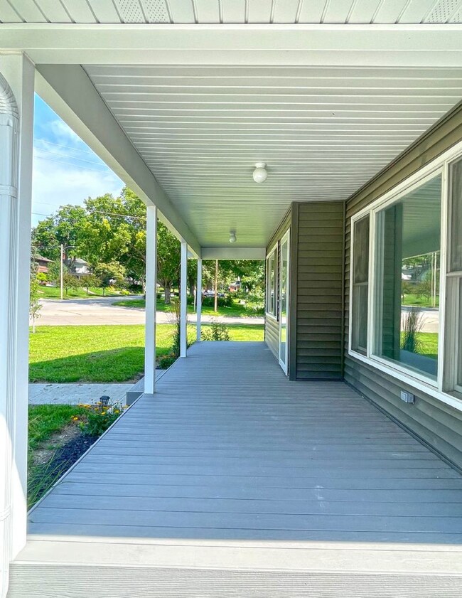 100 W Clarinda Ave, Shenandoah, IA 51601 - photo 4