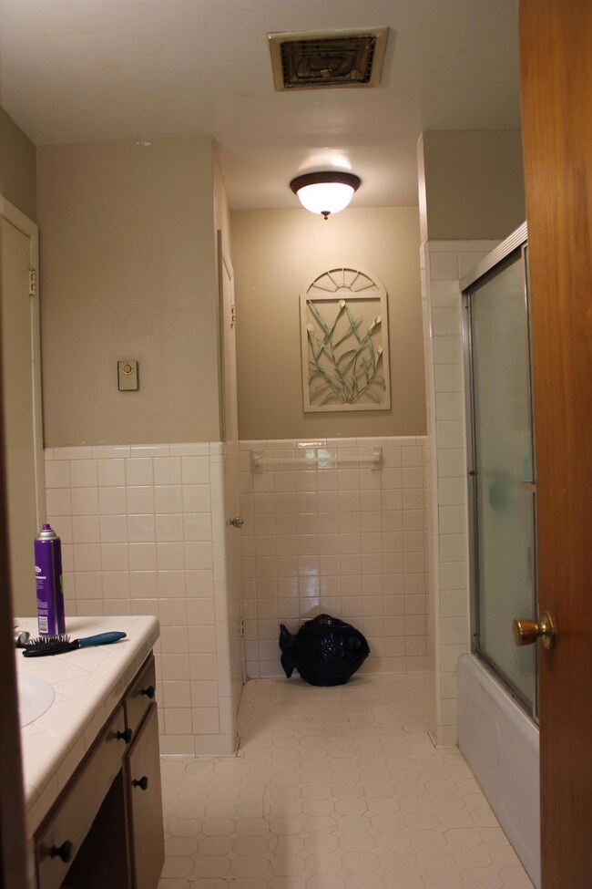 Bath #1 has Tub/Shower Combination