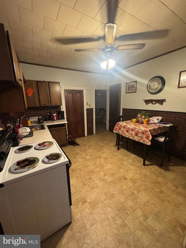 203 S 8th St, Columbia, PA 17512 - photo 6