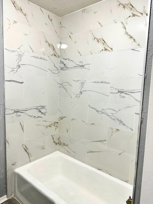 4515 Oxford St unit 16, Houston, TX 77022 - photo 5