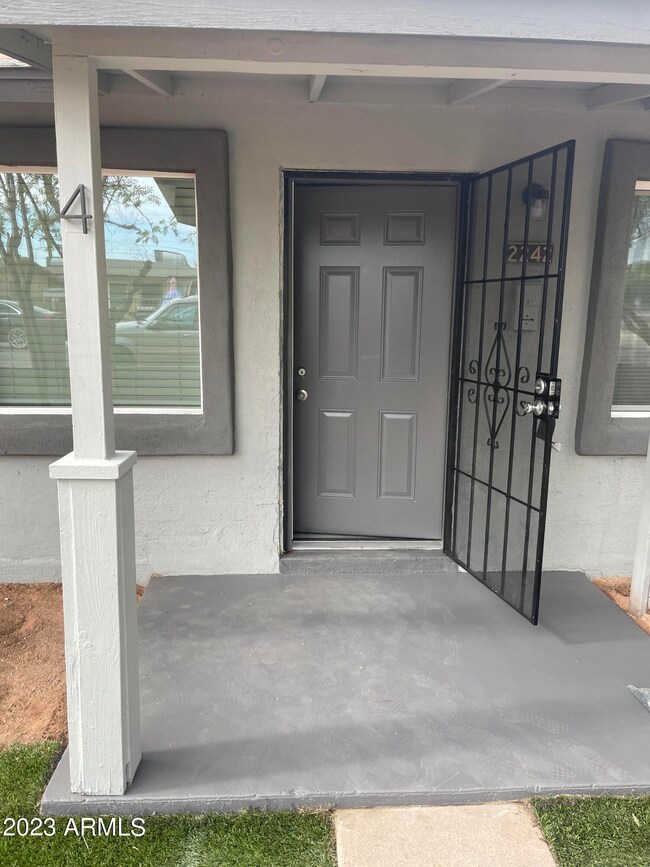 2242 N 29th Place unit 2, Phoenix, AZ 85008 - photo 2