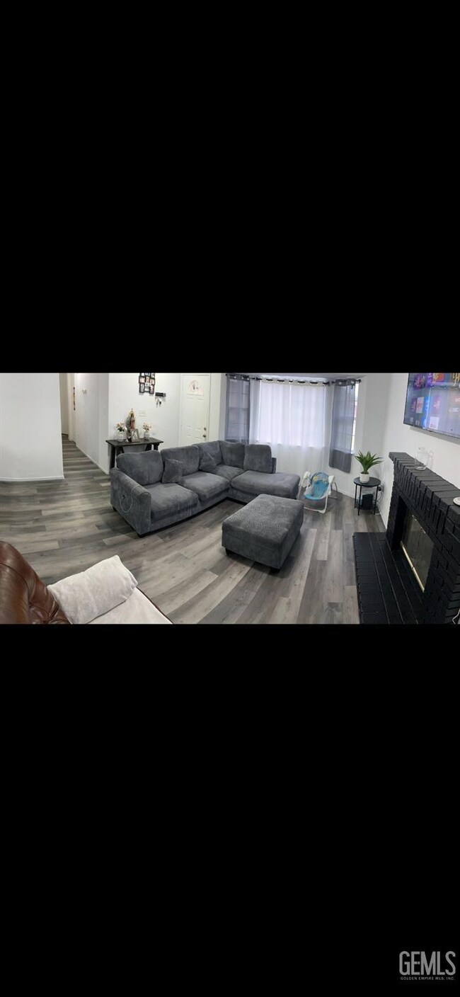 1024 Hazelnut St, Wasco, CA 93280 - photo 7