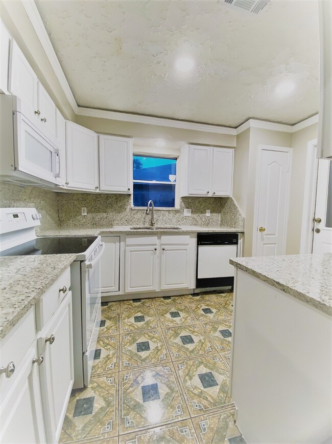 7323 Sonnet Glen Ln, Houston, TX 77095 - photo 4