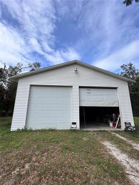 huge garage area 