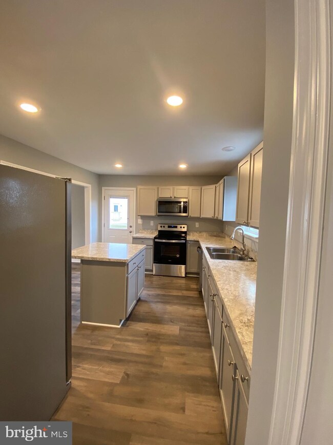 491 Stonewall St, Strasburg, VA 22657 - photo 4