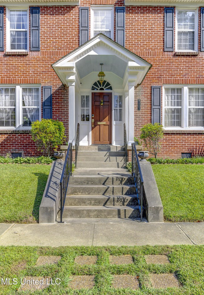 2203 Wilson St, Vicksburg, MS 39180 - photo 2