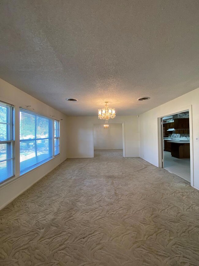 2917 Avenue L, Bay City, TX 77414 - photo 3