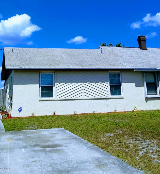 8845 Ivey Rd, Jacksonville, FL 32216 - photo 2