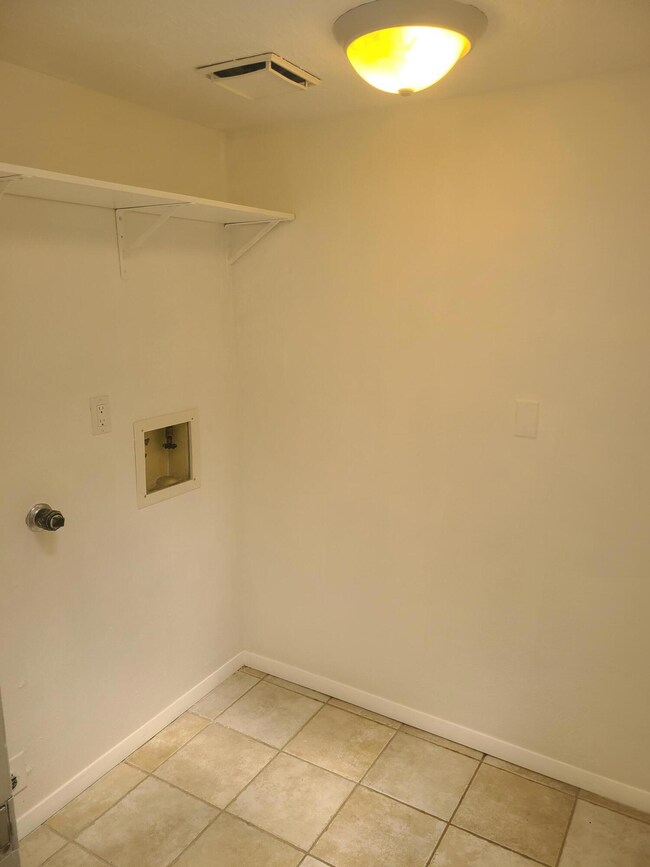 251 La Vida Nueva Del Oeste SW, Albuquerque, NM 87105 - photo 3