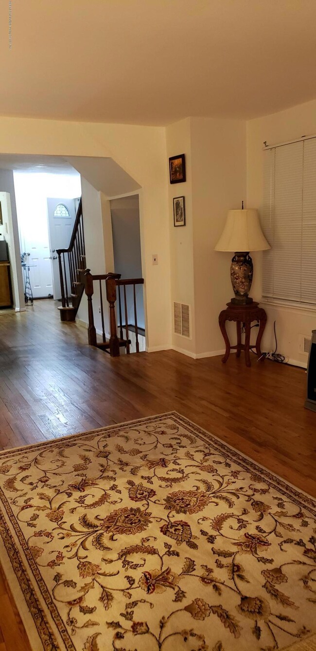 946 Clove Rd, Staten Island, NY 10301 - photo 3